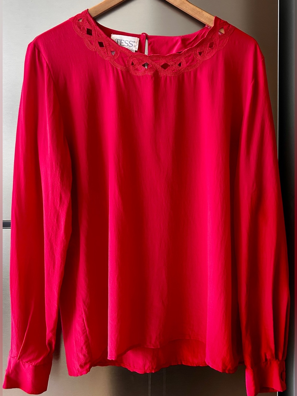 TESS Size 8 100% Silk Red Blouse Cutout Lattice Neckline